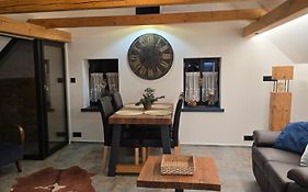 Podkrovní stylový mezonetový apartmán